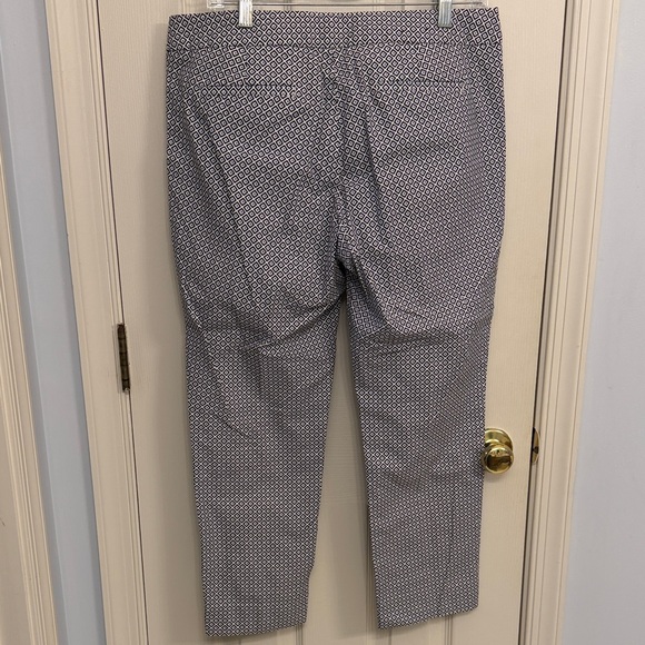 MGeometric Patterned Pants - Picture 4 of 4